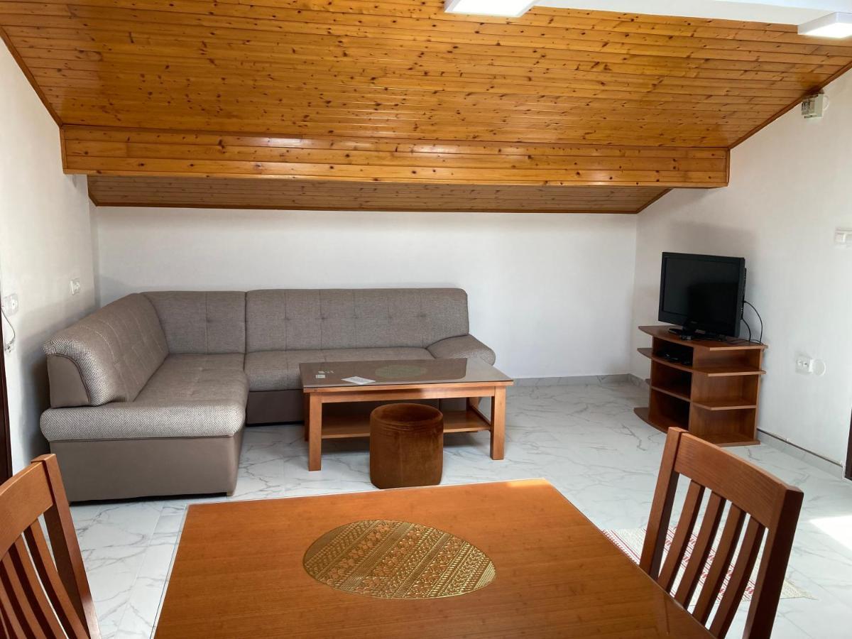 Apartments Hrnjic Umag Exterior photo